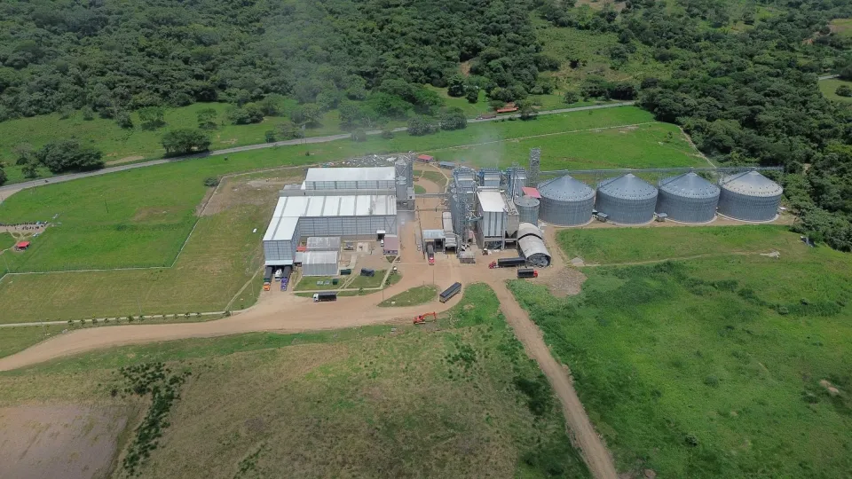 Planta, silos y bodegas de Molino Arroz Supremo en la zona franca